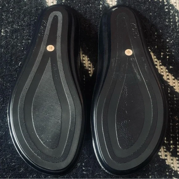 MICHAEL KORS | BLACK LEATHER SLIDES | SZ 9.5M | NEW | MADE IN ITALY - Picture 6 of 7